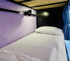 Кровать в общем номере (женский номер) с балконом в Hostel El biografo