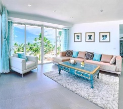Апартаменты в Incredible 4BR Beachfront Penthouse with Ocean View