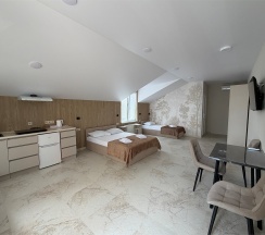 Комната повышенного комфорта с кухней в Das house