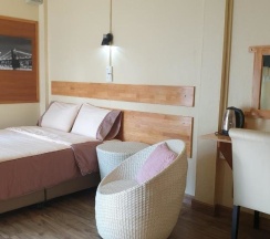 Двухместный номер Standard с видом на сад двуспальная кровать в Little Guest House Hotel
