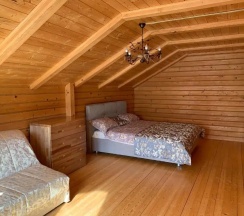 Шале с красивым видом из окна в Золотой родник