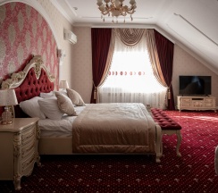 Номер люкс свадебный с 1 двуспальной кроватью в Djump hotel