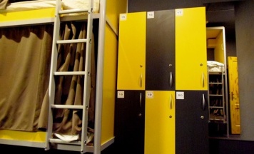 Желтая комната для женщин в Этаж