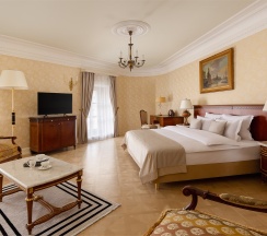Улучшенный номер с видом на город в Taleon Imperial Hotel