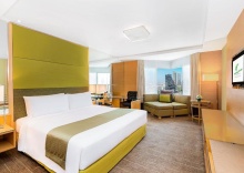 Двухместный номер Premium с видом на город двуспальная кровать в Holiday Inn Bangkok Silom, an IHG Hotel