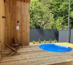 Шестиместный семейный коттедж с видом на реку в Лес и Горы