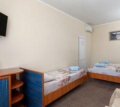 Трёхместный номер Standard с балконом и с красивым видом из окна в Гостевой дом