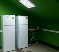 Кровать в общем номере (женский номер) с красивым видом из окна в ХотелХот Перово