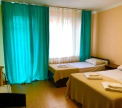 Четырёхместный номер Улучшенный (2 корпус) первый этаж в Морские истории