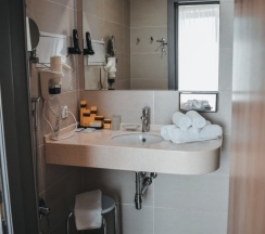 Двухместный номер Comfort с балконом и с красивым видом из окна двуспальная кровать в Diana Palace