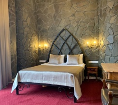 Комната в замке с одной кроватью и ванной в Валерия