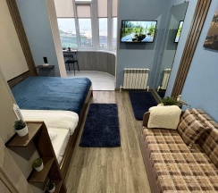 Номер делюкс семейный с 1 односпальной и 1 двуспальной кроватью (с балконом) в Pallada