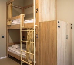 Кровать в 4-местном общем женском номере в Pillow Hostel