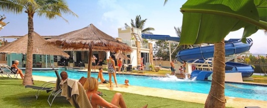 Коттедж с 4 комнатами с видом на горы в Отель The Oriental Beach Pearl