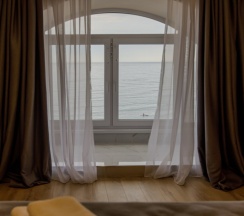 Двухместный номер Стандарт Мансарда с балконом двуспальная кровать в Афалина