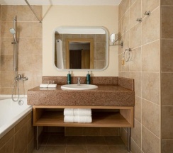 Двухместный номер двуспальная кровать в DoubleTree by Hilton Shymkent