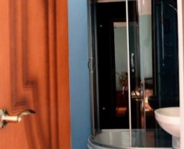 Трехместный однокомнатный номер с балконом вид на сад в Чайка