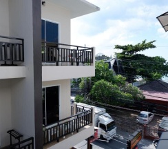 Двухместный номер Deluxe с видом на море двуспальная кровать в Отель Kata Beachwalk