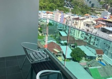 Двухместный номер Deluxe с балконом 2 отдельные кровати в Neon Patong Hotel