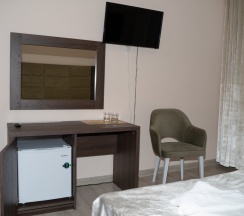 Трёхместный номер Standard с балконом и с красивым видом из окна в Zzz