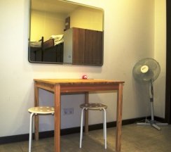 Кровать в женском  шестиместном смежном  номере в Танский