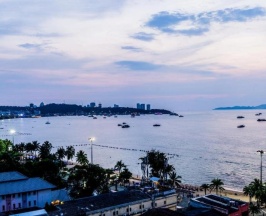 Двухместный номер Deluxe с видом на море двуспальная кровать в Hotel Selection Pattaya