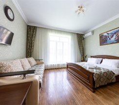 Улучшенный трехместный номер в Mountain Saniba eco hotel