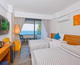 Номер Deluxe в Floria Beach Hotel