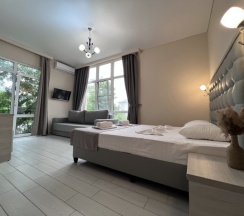 Luxe с балконом в Moon