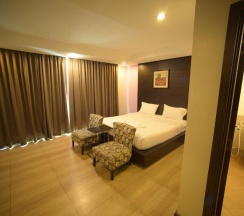 Двухместный номер Deluxe с балконом двуспальная кровать в Villa Navin Resort