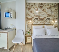 Студия Панорамная с балконом, мини кухней и видом на город и зелёную зону в Амбассадор