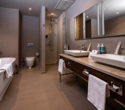 Номер Suite с 2 односпальными кроватями в Новотель Фит Красная Поляна
