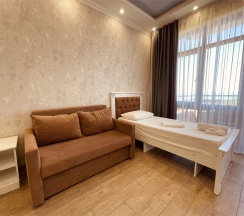 Четырехместный номер с балконом вид на море в Roza vetrov