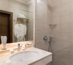 Номер Deluxe с балконом и видом на бассейн - с двуспальной кроватью в Movenpick Resort&SPA Anapa Miracleon