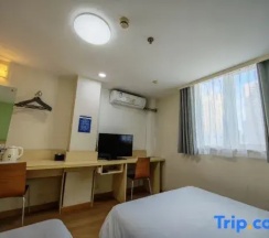 Двухместный номер Economy (2 отдельные кровати) в 7 Days Inn Shanghai Changshou Road Subway Station PCD Store Branch