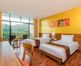 Двухместный номер Deluxe с видом на бассейн двуспальная кровать в Naithonburi Beach Resort
