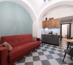 Апартаменты с двумя кроватями, кухней-гостиной  и отдельным входом в Двенадцать