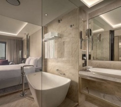 Двухместный номер Executive с видом на реку двуспальная кровать в Kempinski Hotel Beijing Yansha Center