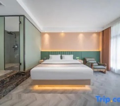 Двухместный номер Privilege (двуспальная кровать) в Chino Town at Yaowarat Phuket