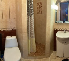 Шестиместный номер Economy с балконом и с красивым видом из окна в Дюна-центр