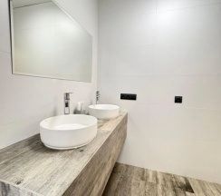 Люкс с 2 комнатами с балконом в Hotel&Suite AinLan