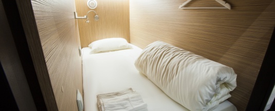 Верхняя капсула в Buran Capsule Hotel