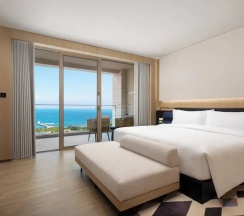 Люкс c 1 комнатой с балконом и с видом на океан в voco Sanya Dadonghai By IHG