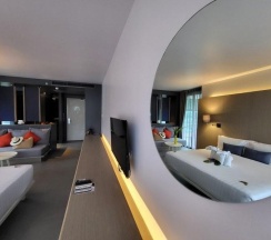 Двухместный номер Deluxe с видом на море двуспальная кровать в The Yama Hotel Phuket