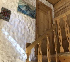 Коттедж с балконом и с красивым видом из окна в Events place