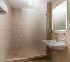 Четырёхместный номер 5 корпус с 3 комнатами в Приморский