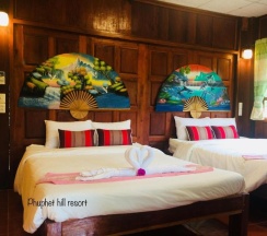 Бунгало с красивым видом из окна в Phuphet Hill Resort