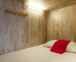 Спальное место в женском 10 местном номере в Nice Hostel