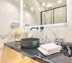 Улучшенный номер с кроватью размера «king-size» в Питер