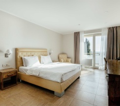 Люкс с балконом морская сторона. Корпус 2 в Amza Парк